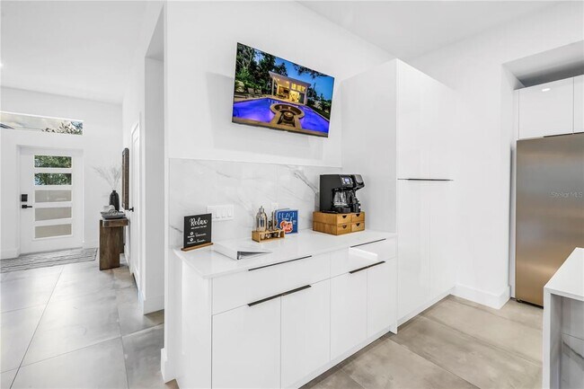 Building Photo - 2065 Goldenrod St