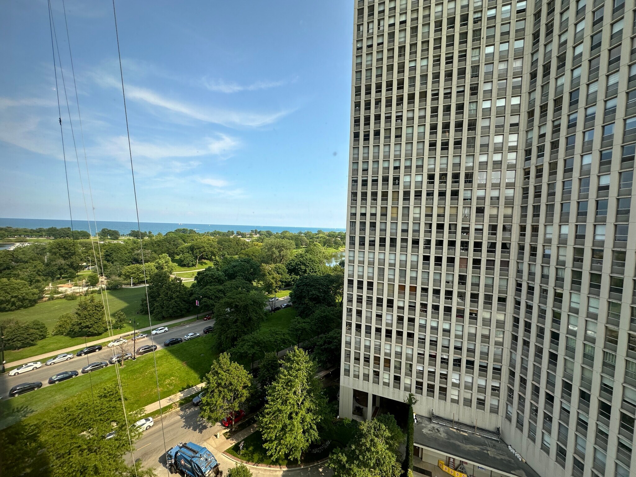 Building Photo - 2650 N Lakeview Ave
