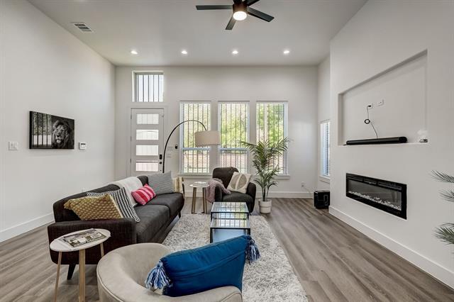 Building Photo - 2618 Carpenter Ave