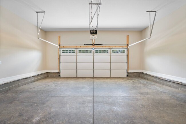 Building Photo - 3601 Westlake Dr