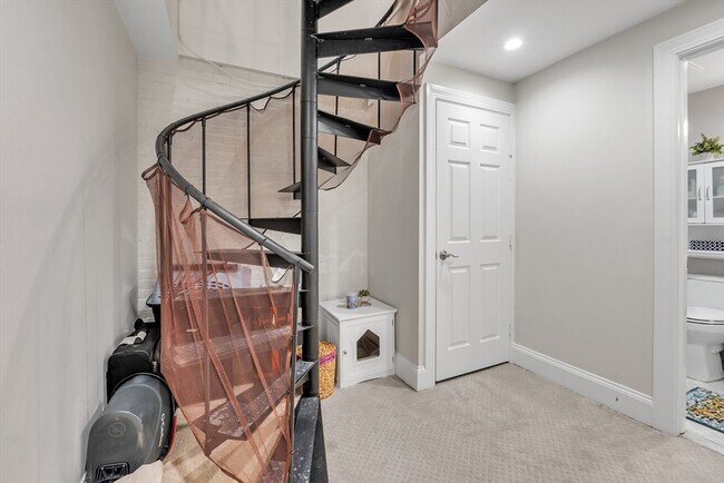 Building Photo - 103 Beacon St