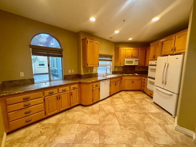 Building Photo - 3 Bedroom spacious home in Aliso Viejo (Ti...