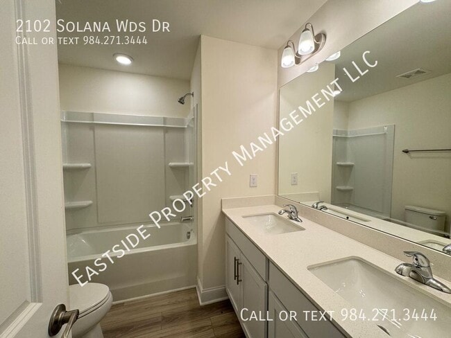 Building Photo - 2102 Solana Wds Dr