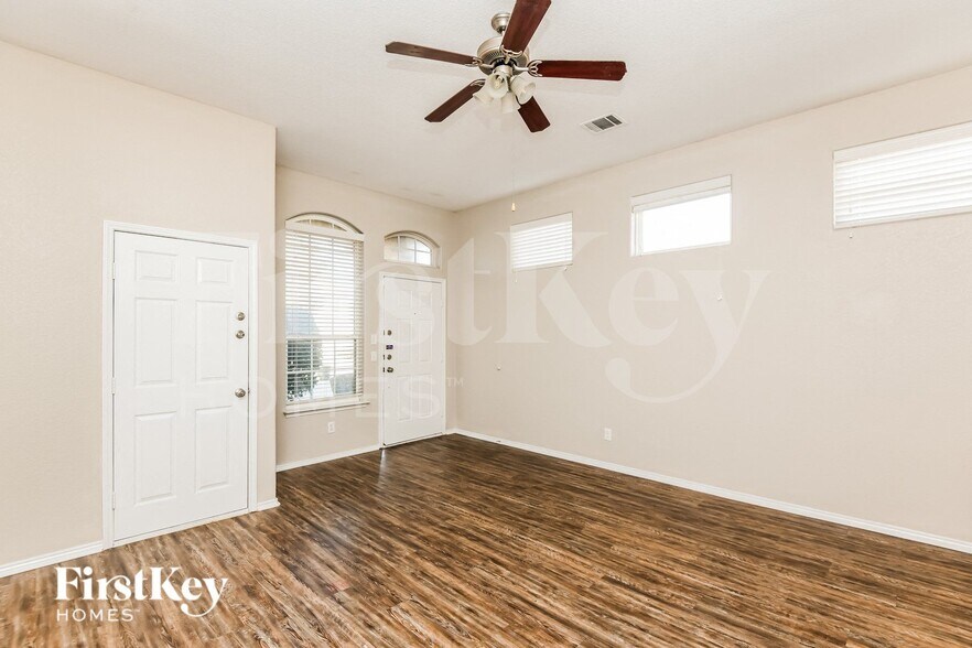 Building Photo - 5829 Parkview Hills Ln