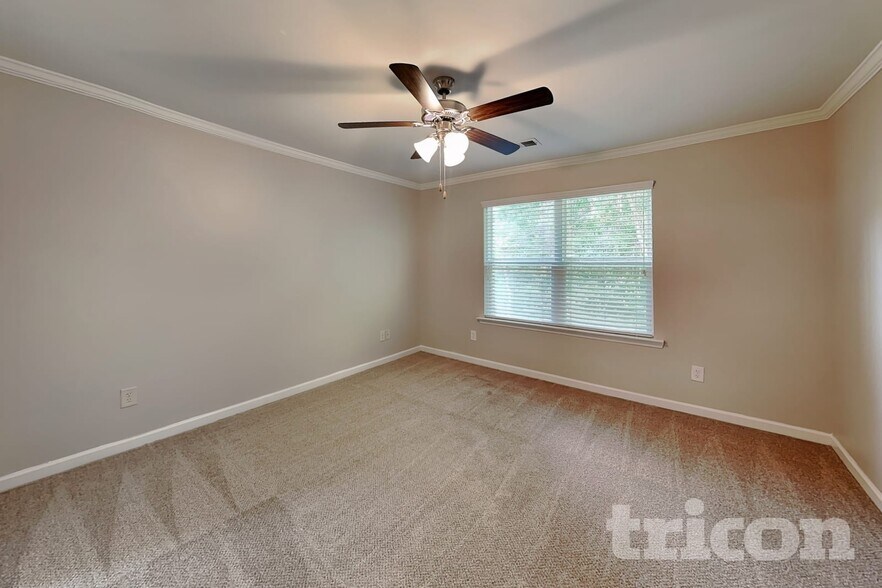 Building Photo - 2292 Shady Dr