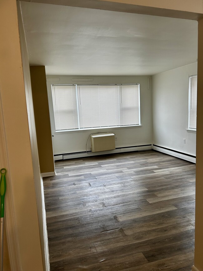 Living Room, accent wall to the right of living room . - 6008 N 12th St