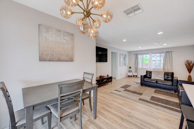 Building Photo - Fully Furnished or Unfurnished 3 BR / NO HOA