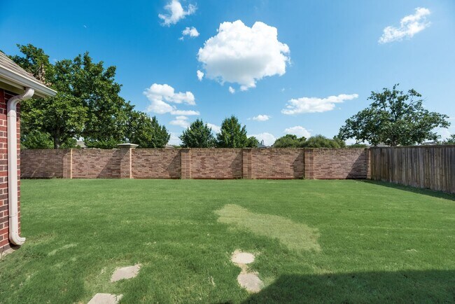 Building Photo - A must see home in Grand Prairie!