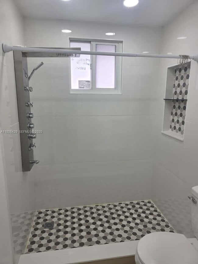 Building Photo - 23 Miami Gardens Rd