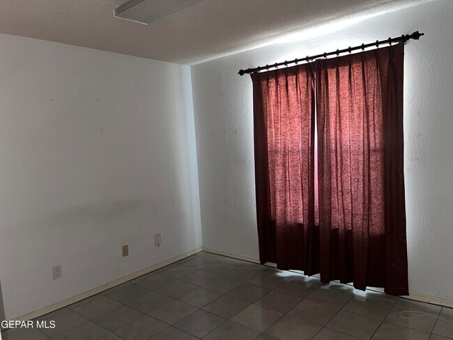 Building Photo - 4006 Skyline Ave