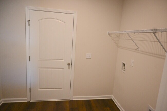 Building Photo - 983 Manitou Cir