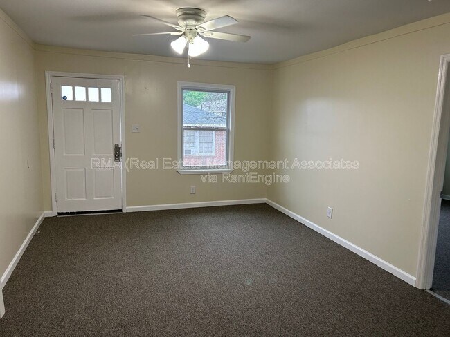 Building Photo - 724 W Taylor St