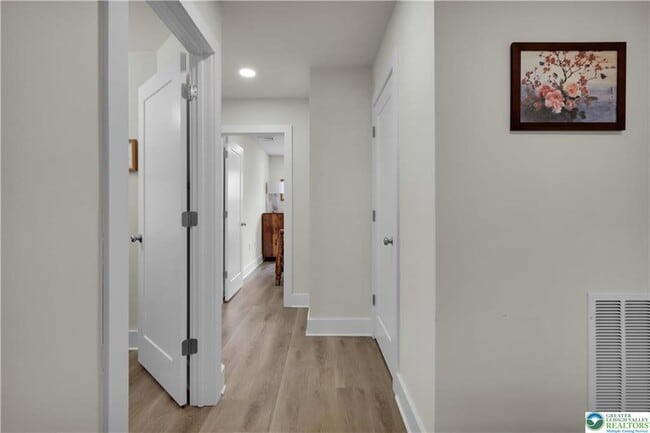 Building Photo - 221 Craig Ave