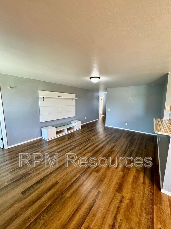 Building Photo - 7404 Park Meadow Dr
