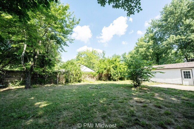 Building Photo - "Charming 3-Bed Home on Dubarry Road – Coz...