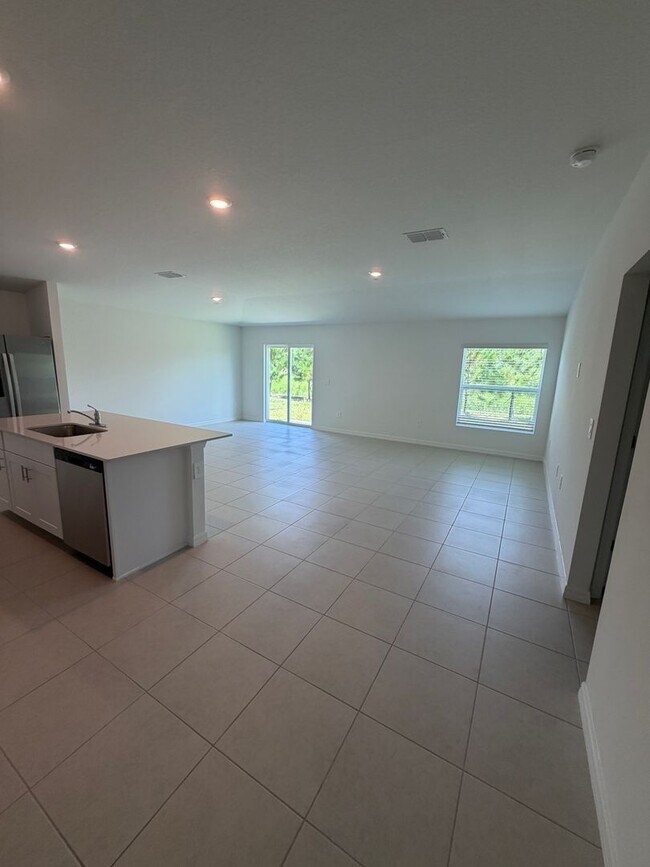 Building Photo - 5792 Red Kite Dr