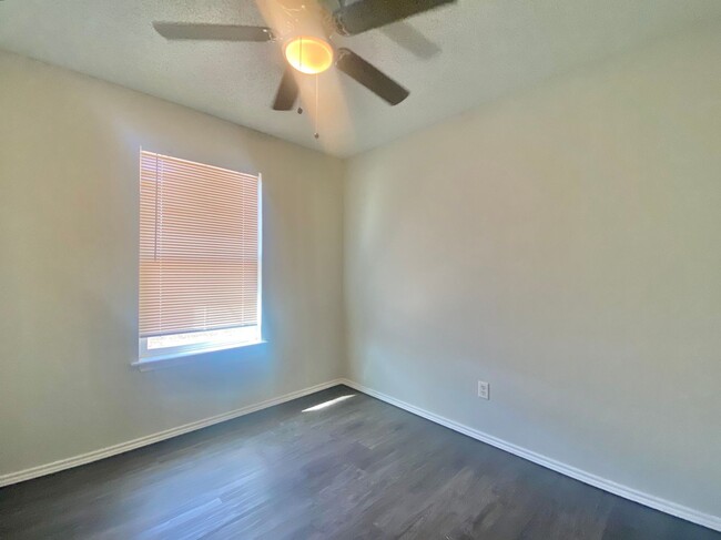 Building Photo - 3 bedroom near I-27 now available.