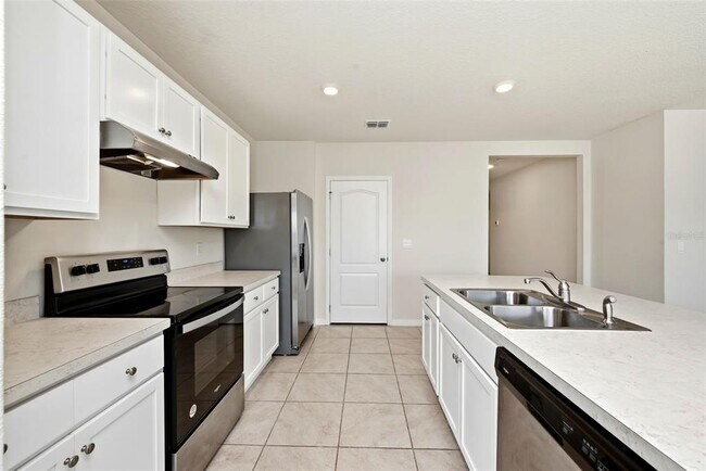 Building Photo - 2725 Dumont Ln