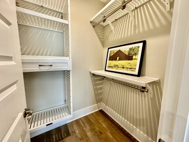 Building Photo - Beautiful Four Bedroom Fully Furnished Home Located in The Walk!