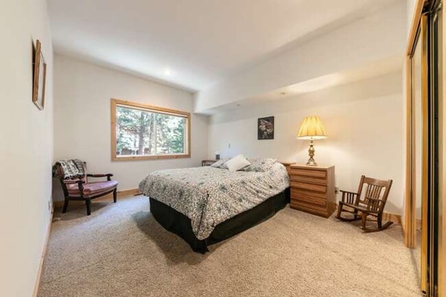 Building Photo - 11400 Thelin Dr