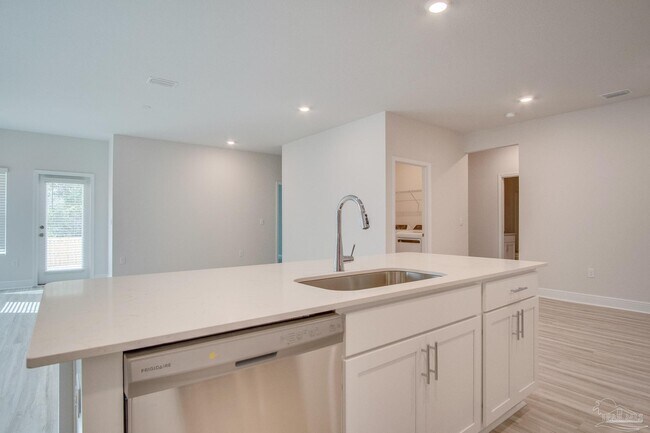 Building Photo - 8422 Riverstone Dr