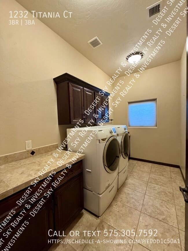 Building Photo - 1232 Titania Ct