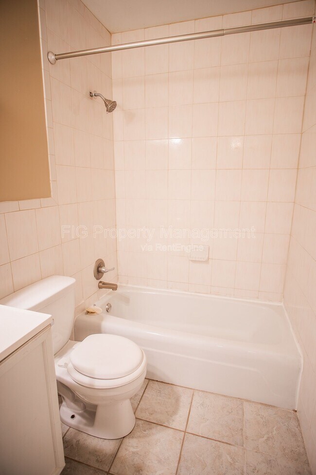 Building Photo - 113 Louella Dr
