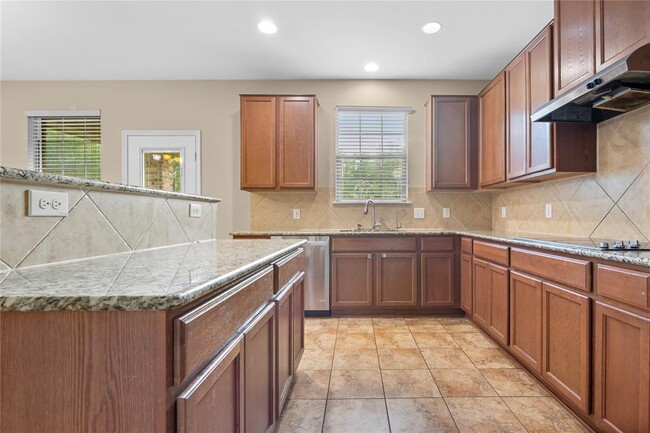 Building Photo - 14308 Lake Victor Dr