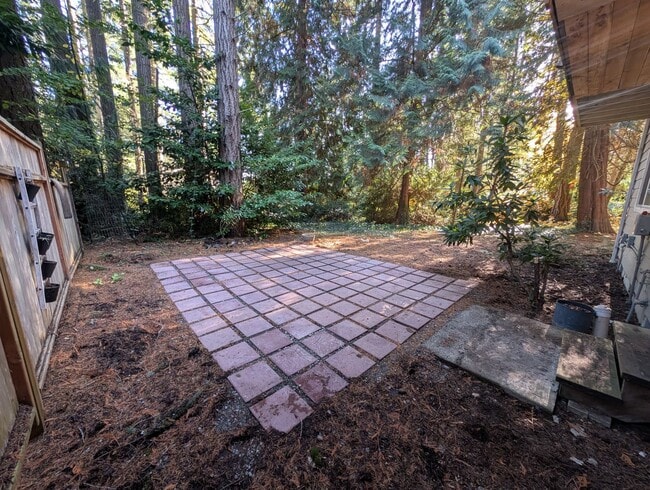 Building Photo - Large 3 Bedroom Corner Unit in The Heart o...