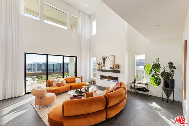 Building Photo - 20668 Hummingbird Ct