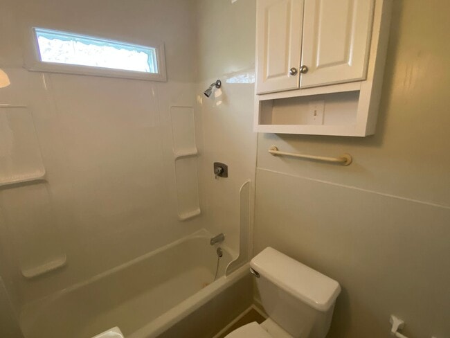 Building Photo - Spacious 1 Bedroom Near Duke East and Broad St - Huge Fenced Yd!