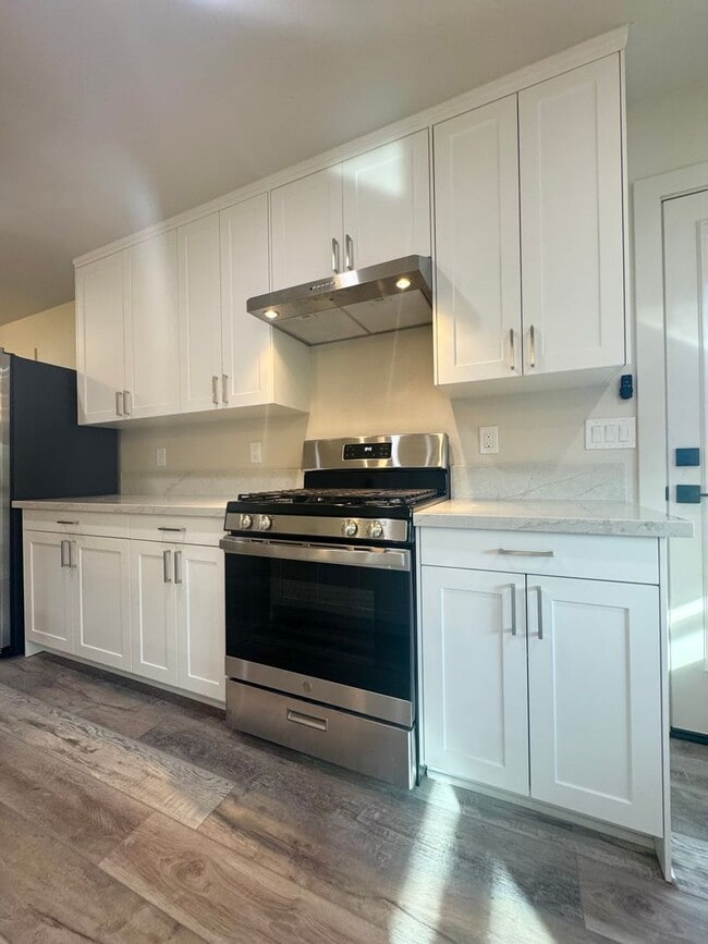 Building Photo - Luxury Living Redefined: Exquisite New Build