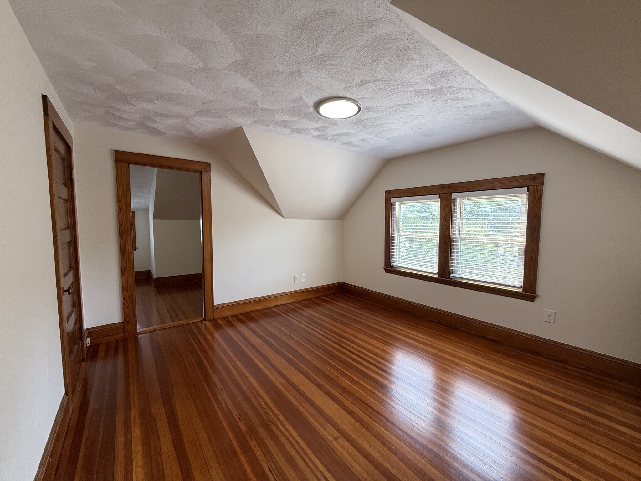 Third Floor Bedroom - 585 High St