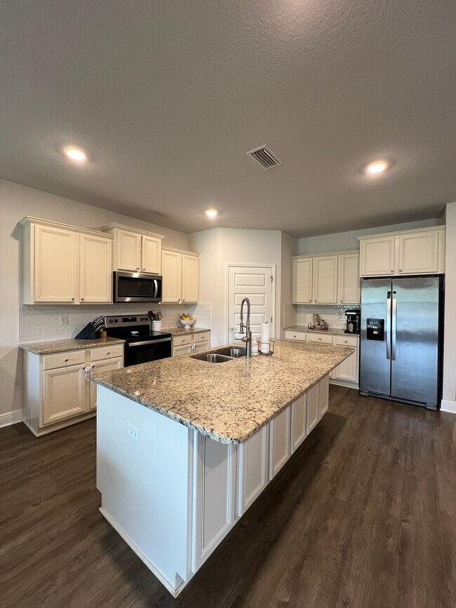 Building Photo - 8026 Burnside Lp