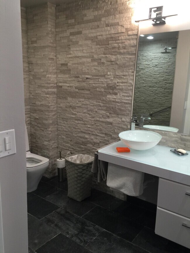 Building Photo - 7770 La Mirada Dr