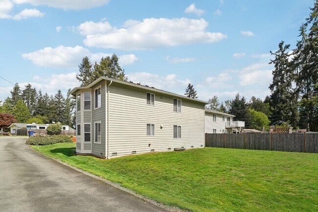 Building Photo - 13411 Meadow Rd
