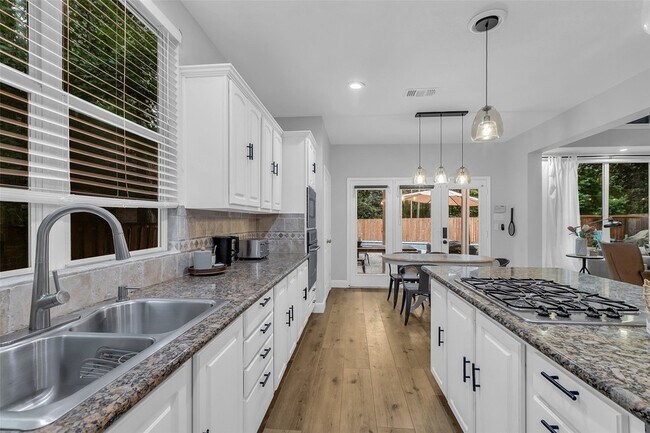 Building Photo - 211 Maple Path Pl