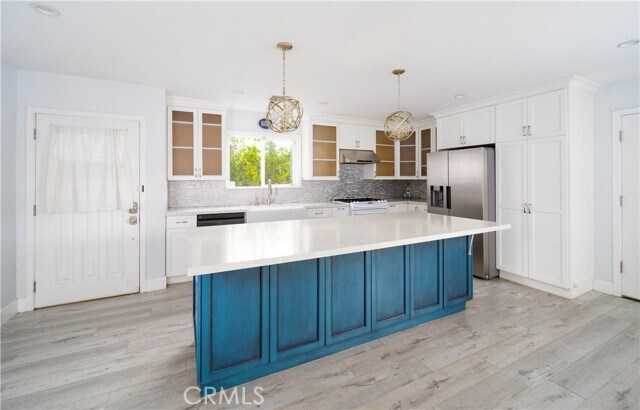 Primary Photo - 22149 Victory Blvd