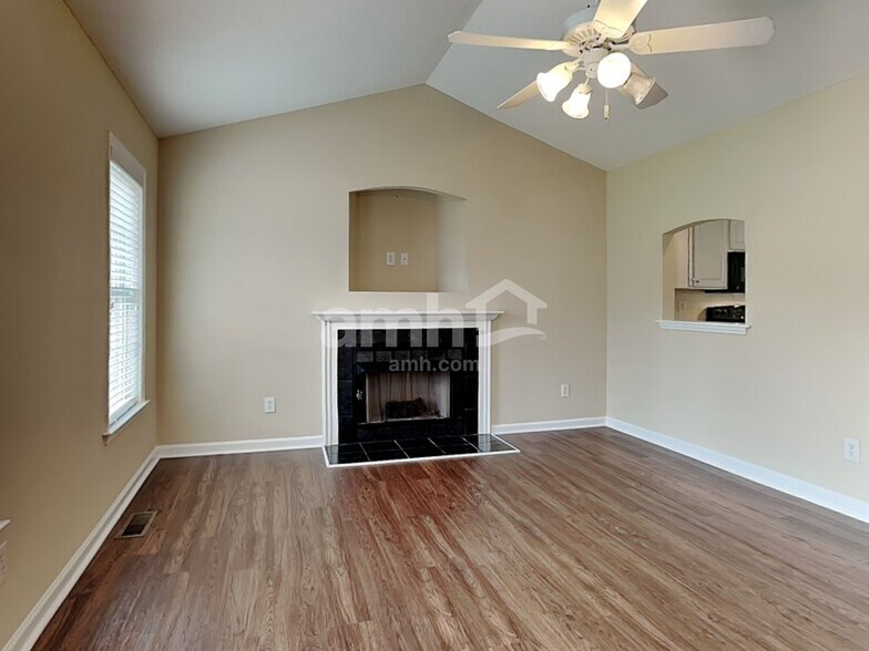 Building Photo - 140 Haven Grove Trl