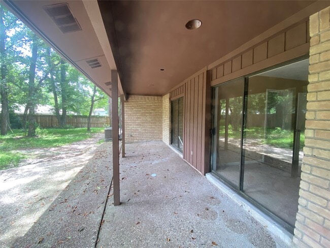 Building Photo - 24600 Darkwood Ct