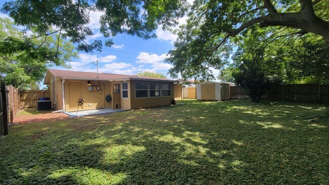 Building Photo - 3806 Moog Rd
