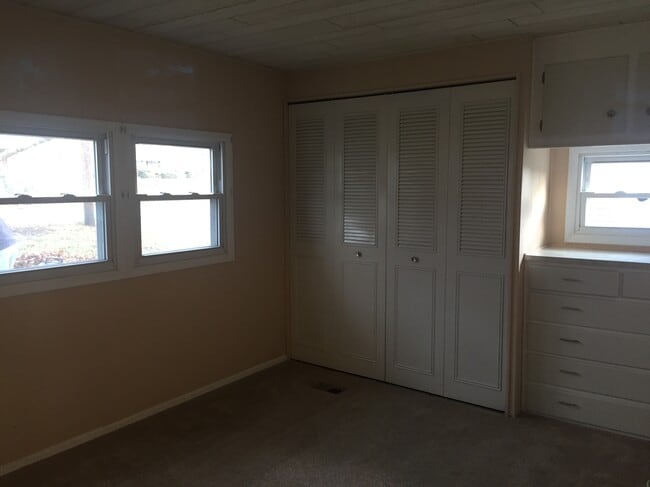 Building Photo - 5743 Sullivan Trail