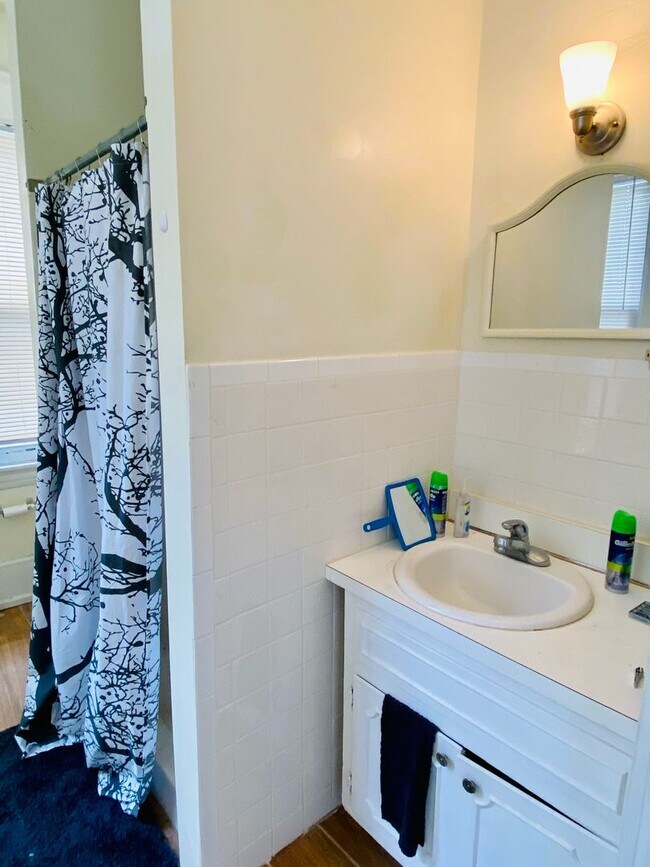 Building Photo - 117 N Robinson St