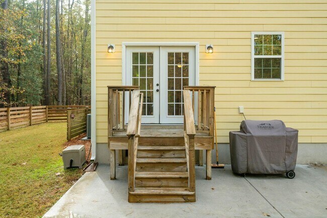 Building Photo - 4 Bedroom, 2.5 Bathroom Home in The Refuge at Ravenel - Ravenel