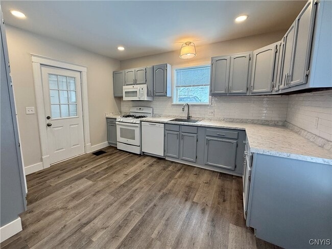 Building Photo - 213 W Main St