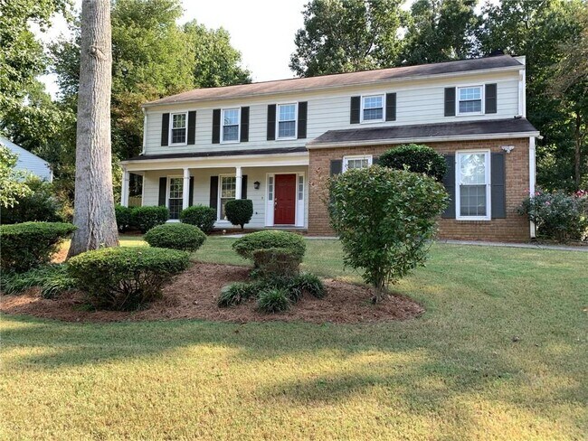 Building Photo - 4536 Woodlawn Lake Dr
