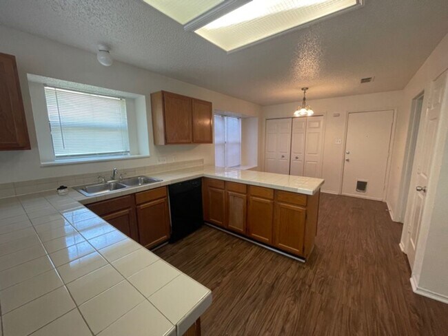 Building Photo - Nice 1 Story Home in Grand Prairie in Dall...