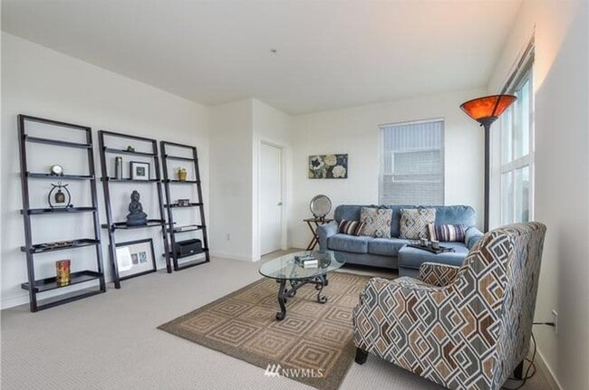 Building Photo - Modern Top-Floor Condo with Stunning Seattle Views