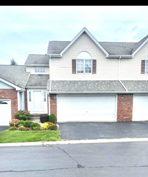 Building Photo - 32 N Hill Dr