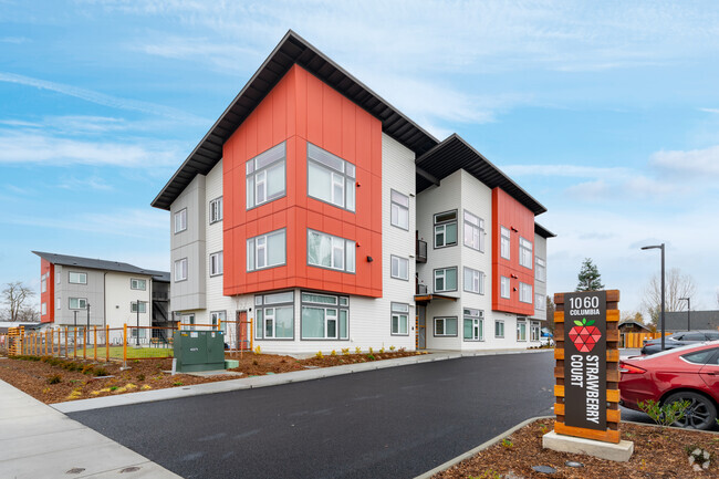 Building Photo - Strawberry Court